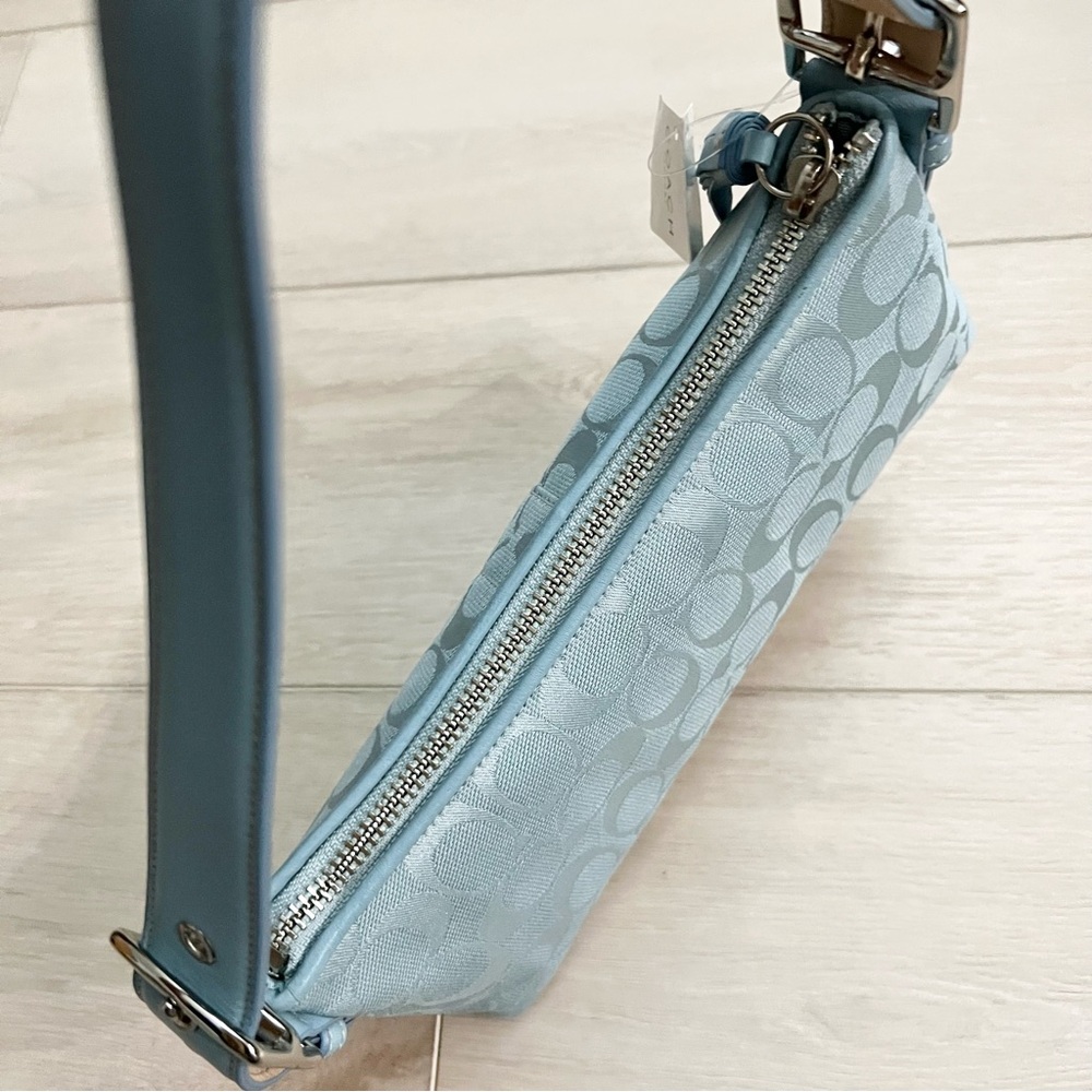 NEW WITH TAG Vintage Coach Hamptons Signature East West Demi Baguette Style 6371 - Picture 3 of 10